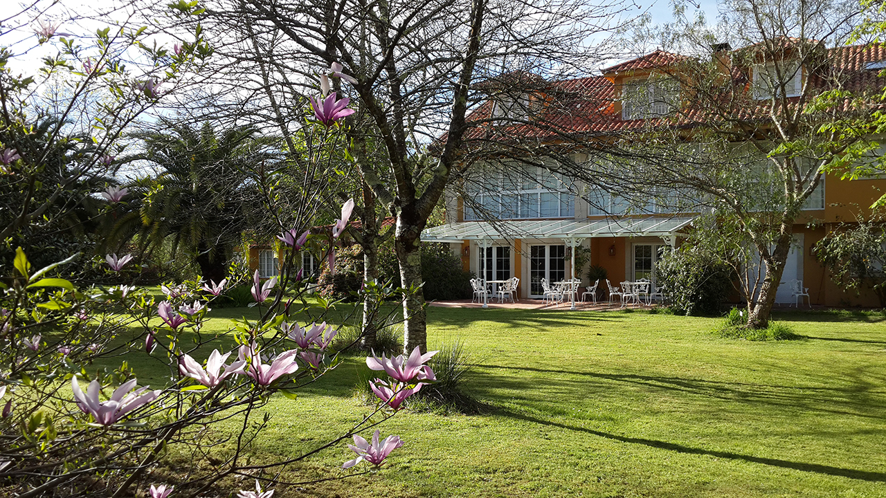 Un jardín histórico en un hotel con encanto