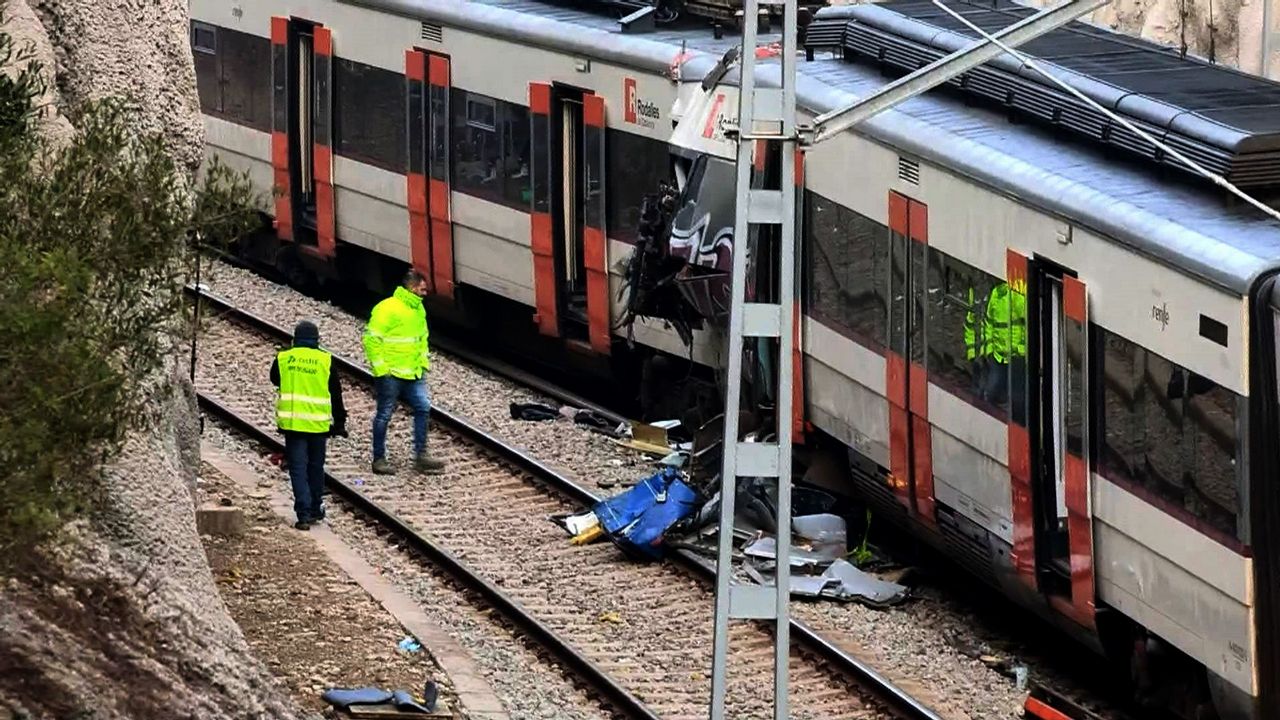 Al menos un muerto y más de 50 heridos en el choque de dos trenes en la
