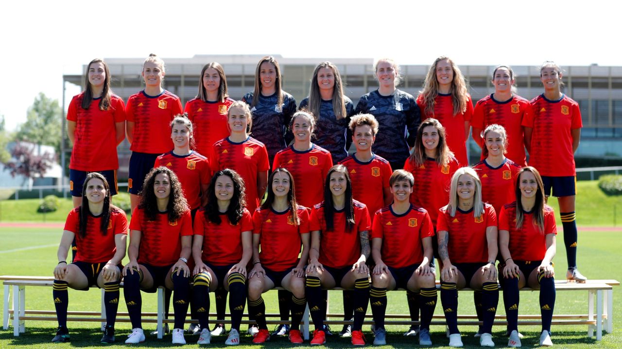 Hecho un desastre diámetro voltereta Así son las 23 españolas que hacen historia en el Mundial femenino de fútbol