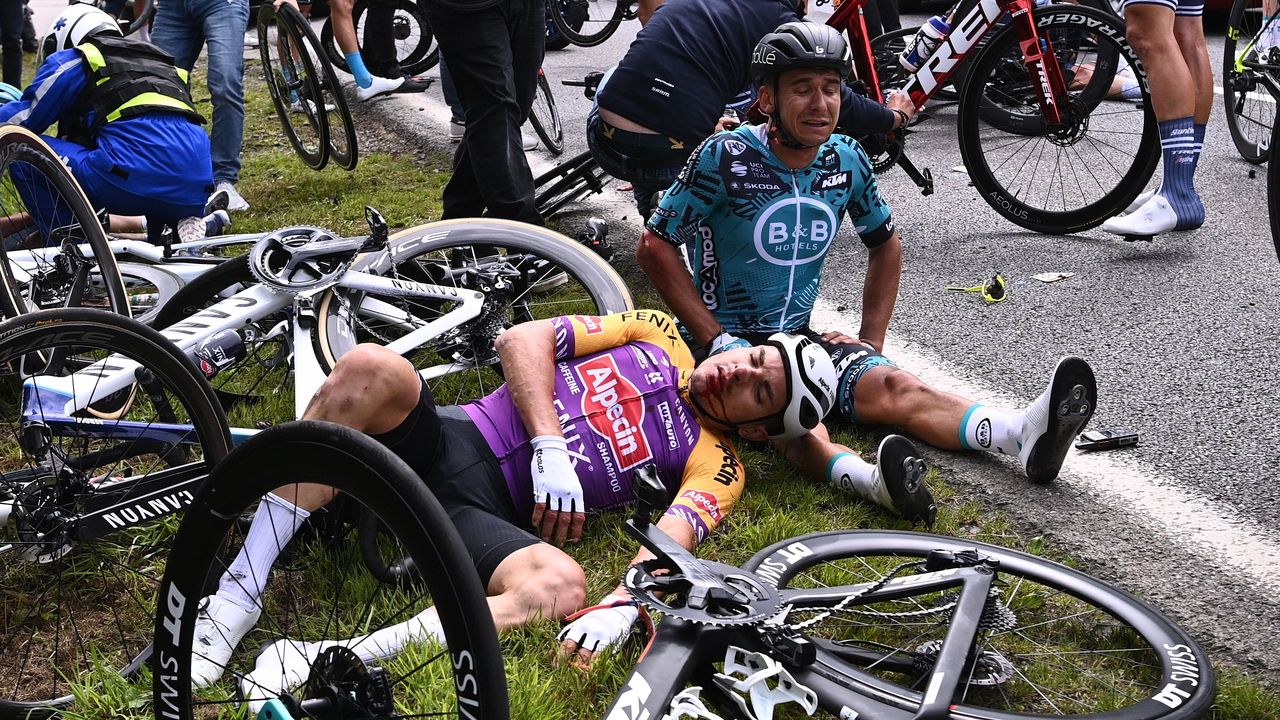 Alaphilippe remata el primer maillot amarillo en un estreno caótico - Vimarsana News