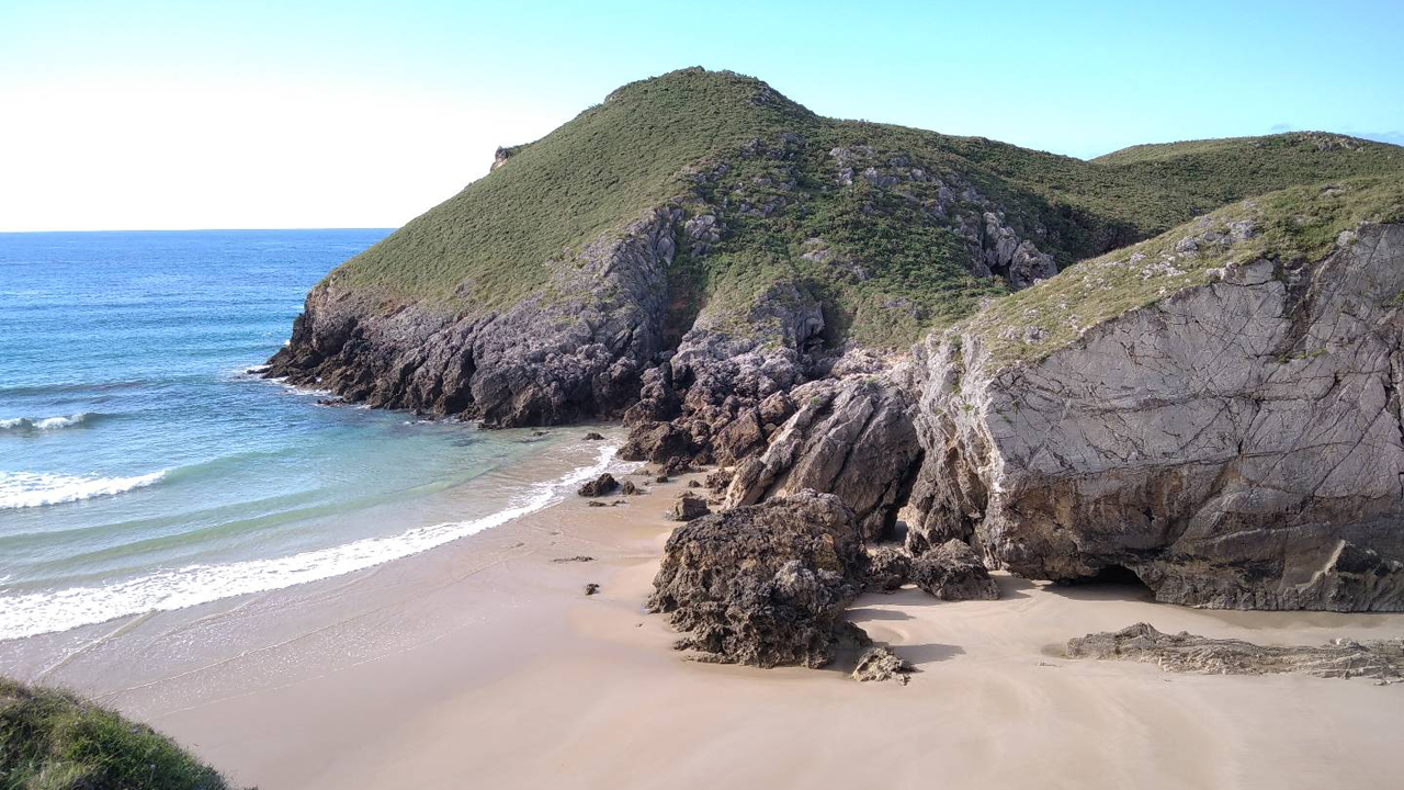 Un pueblo asturiano, entre los más buscados en la costa de España este verano - Vimarsana News